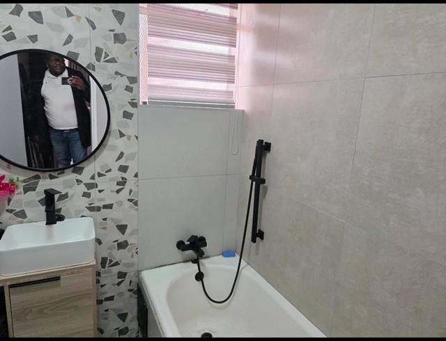 1 BEDROOM APARTMENT FOR SALE IN KEMPTON PARK CENTRAL